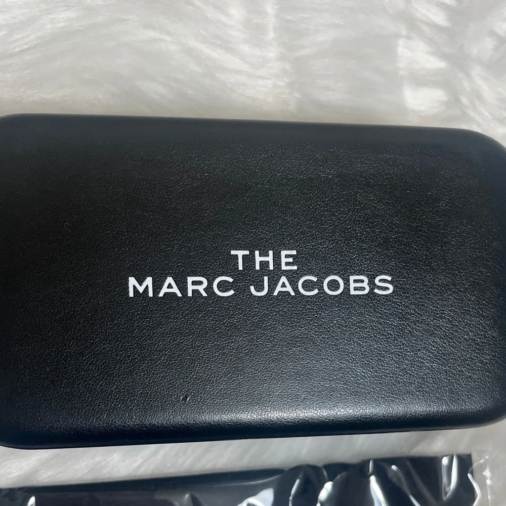 Marc Jacobs Black Sunglass Hardcase Drawstring Pouch Cleaning Cloth Bundle